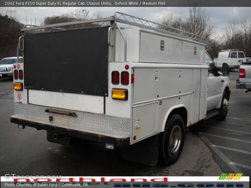 Oxford White / Medium Flint 2002 Ford F350 Super Duty XL Regular Cab Chassis Utility