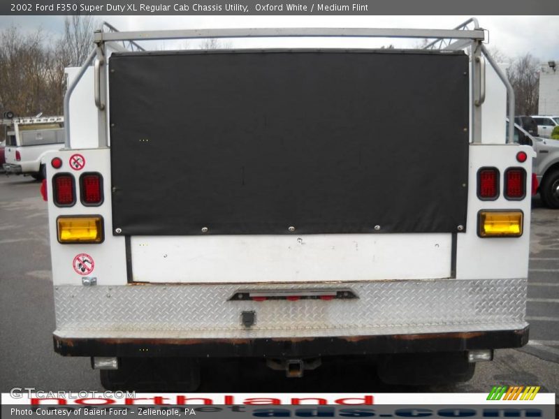 Oxford White / Medium Flint 2002 Ford F350 Super Duty XL Regular Cab Chassis Utility