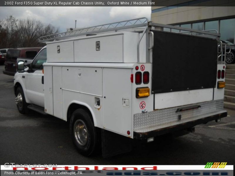 Oxford White / Medium Flint 2002 Ford F350 Super Duty XL Regular Cab Chassis Utility
