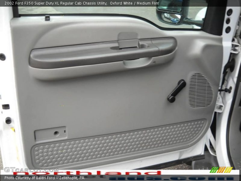 Oxford White / Medium Flint 2002 Ford F350 Super Duty XL Regular Cab Chassis Utility