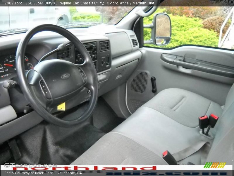 Oxford White / Medium Flint 2002 Ford F350 Super Duty XL Regular Cab Chassis Utility