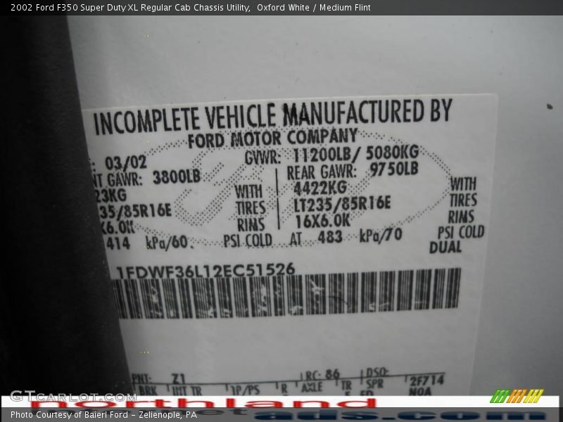 Oxford White / Medium Flint 2002 Ford F350 Super Duty XL Regular Cab Chassis Utility