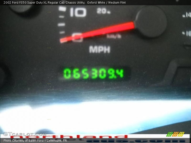 Oxford White / Medium Flint 2002 Ford F350 Super Duty XL Regular Cab Chassis Utility