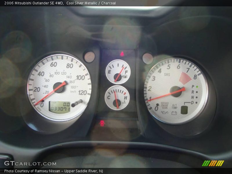 Cool Silver Metallic / Charcoal 2006 Mitsubishi Outlander SE 4WD