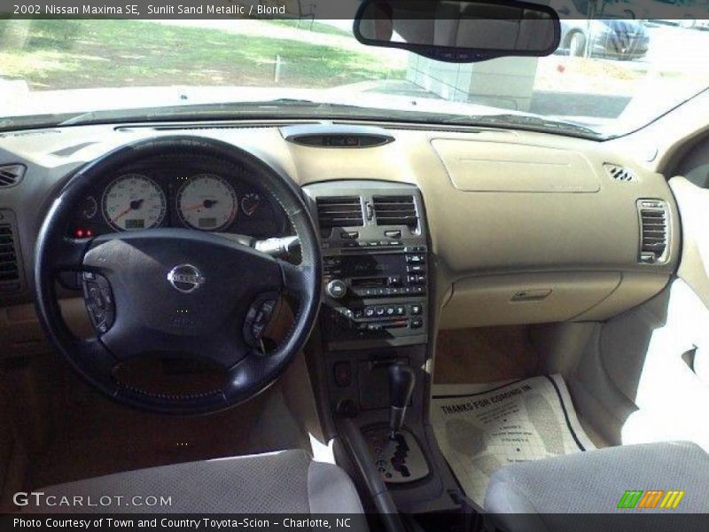 Sunlit Sand Metallic / Blond 2002 Nissan Maxima SE