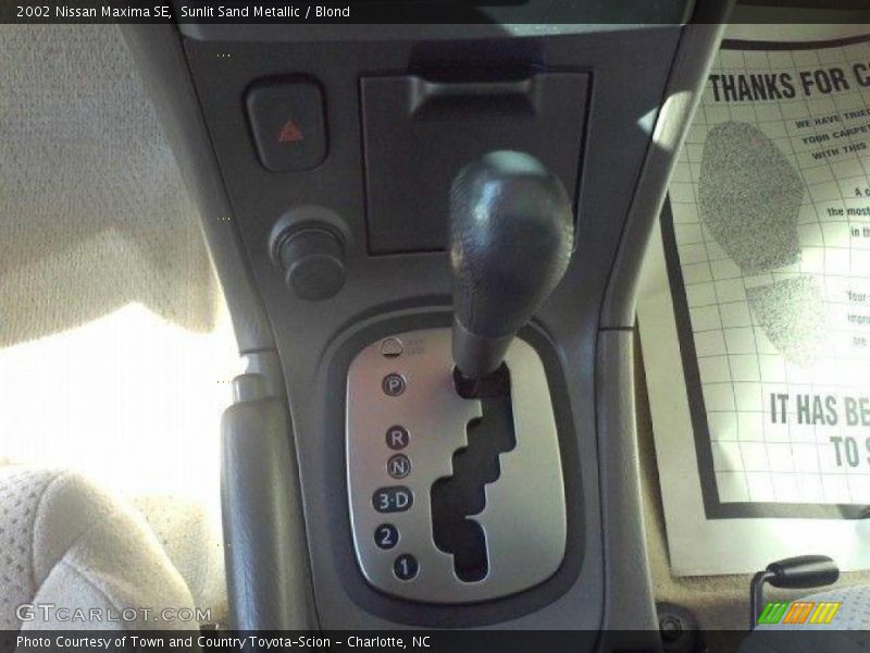 Sunlit Sand Metallic / Blond 2002 Nissan Maxima SE