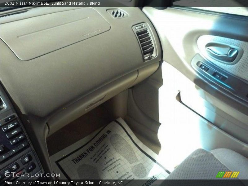 Sunlit Sand Metallic / Blond 2002 Nissan Maxima SE