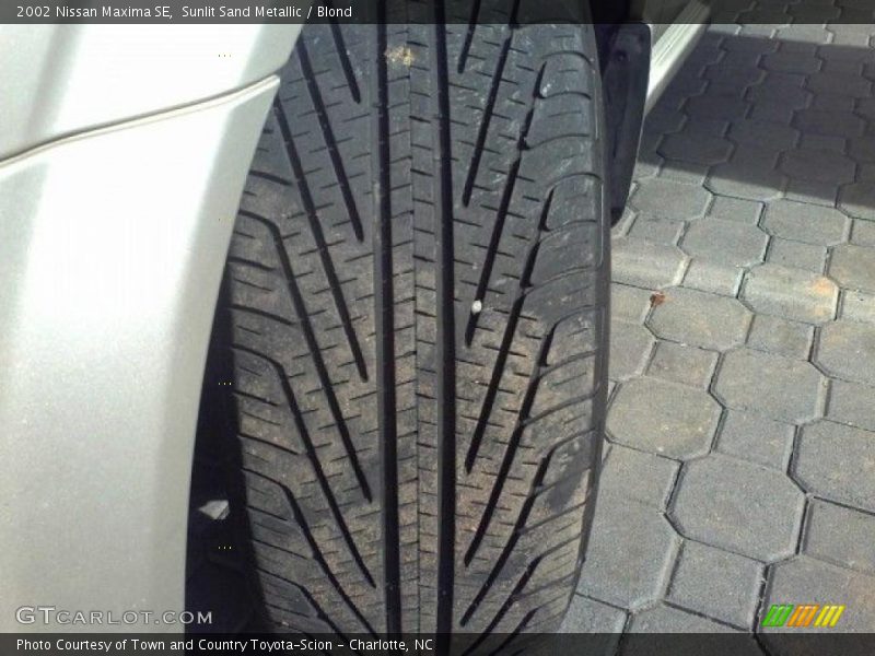 Sunlit Sand Metallic / Blond 2002 Nissan Maxima SE