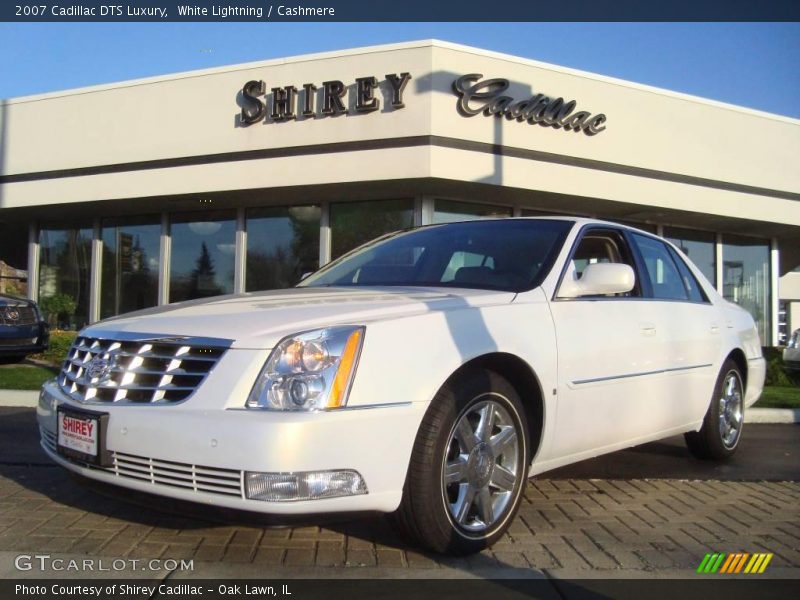 White Lightning / Cashmere 2007 Cadillac DTS Luxury