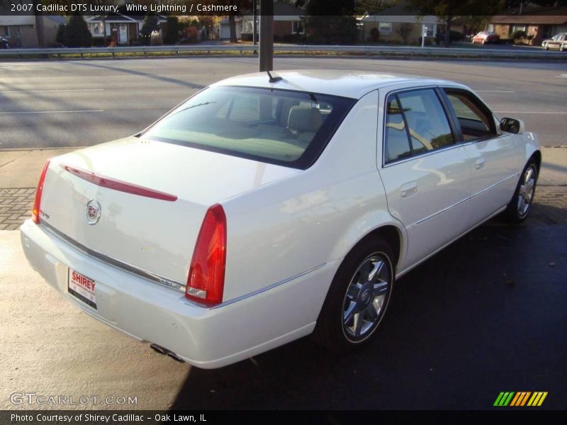 White Lightning / Cashmere 2007 Cadillac DTS Luxury