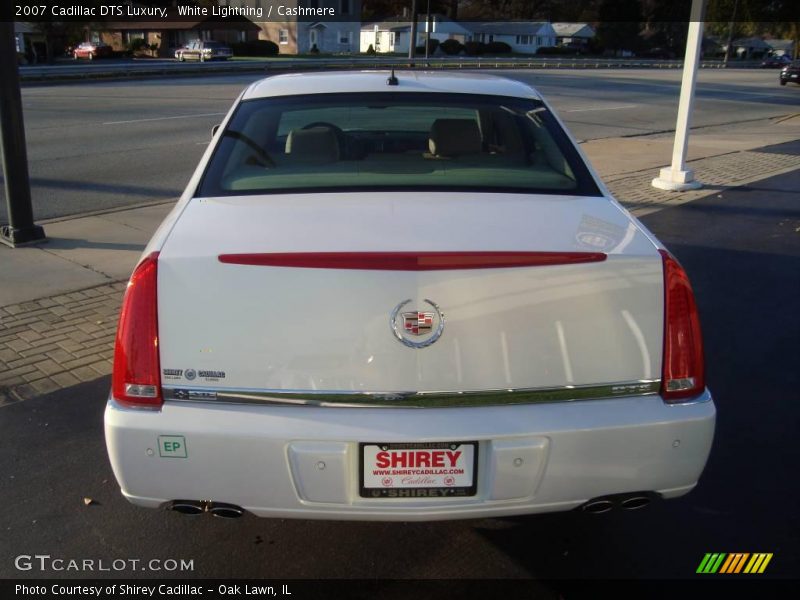 White Lightning / Cashmere 2007 Cadillac DTS Luxury