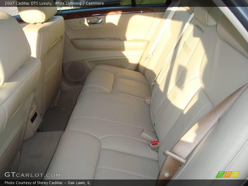 White Lightning / Cashmere 2007 Cadillac DTS Luxury