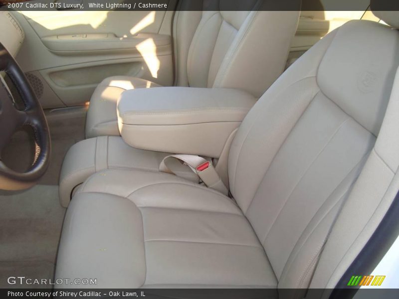 White Lightning / Cashmere 2007 Cadillac DTS Luxury