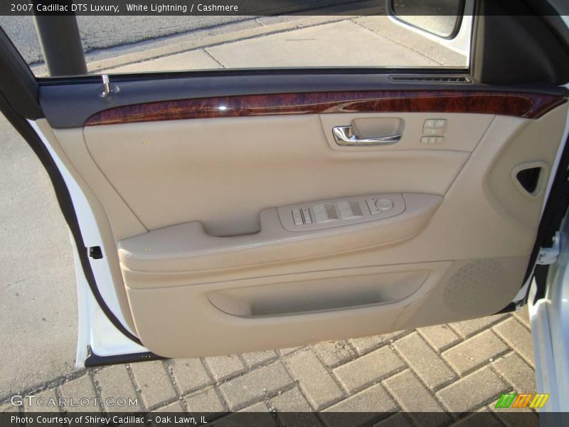 White Lightning / Cashmere 2007 Cadillac DTS Luxury