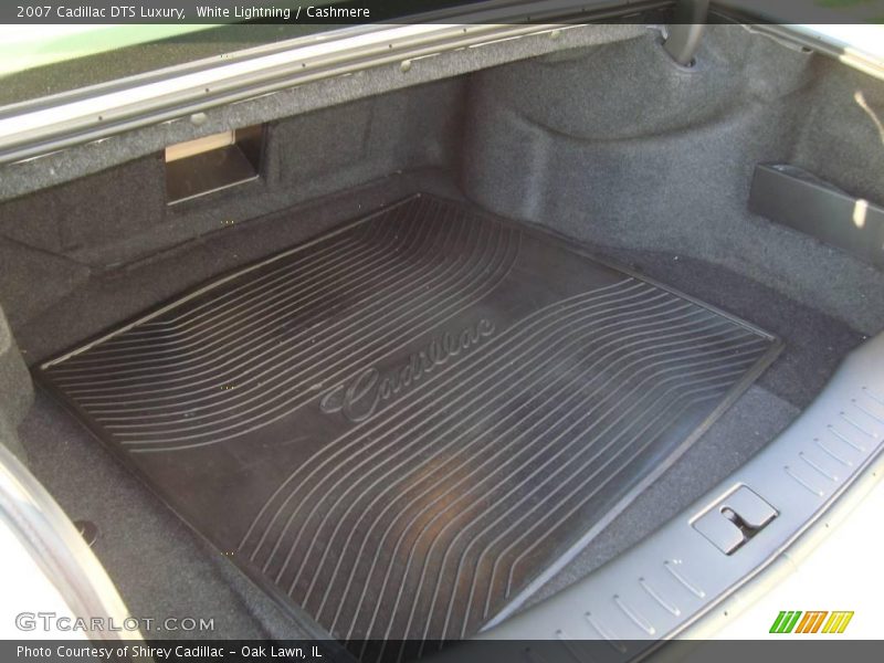 White Lightning / Cashmere 2007 Cadillac DTS Luxury