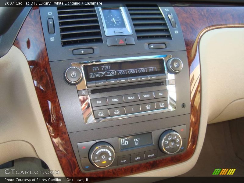 White Lightning / Cashmere 2007 Cadillac DTS Luxury