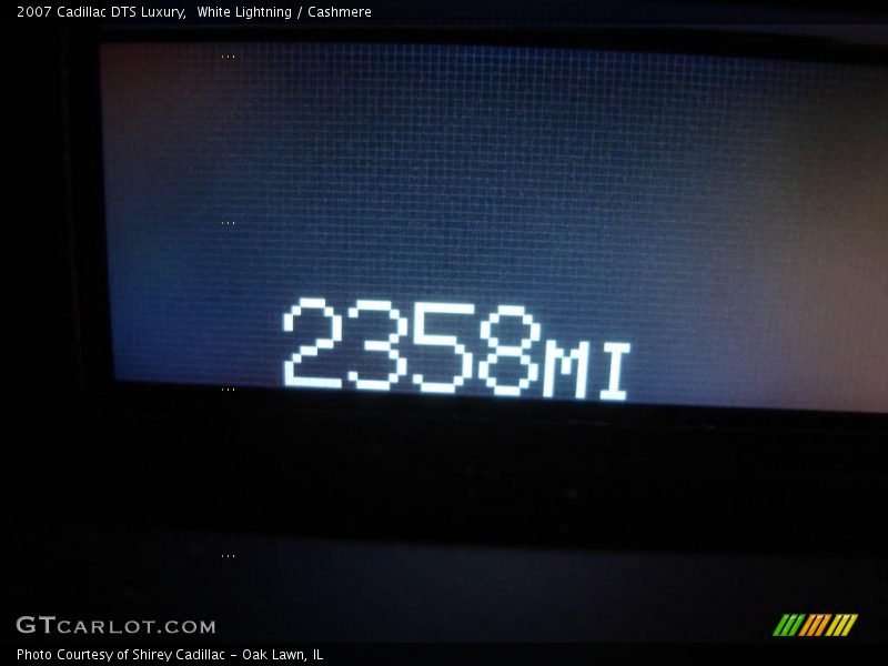 White Lightning / Cashmere 2007 Cadillac DTS Luxury
