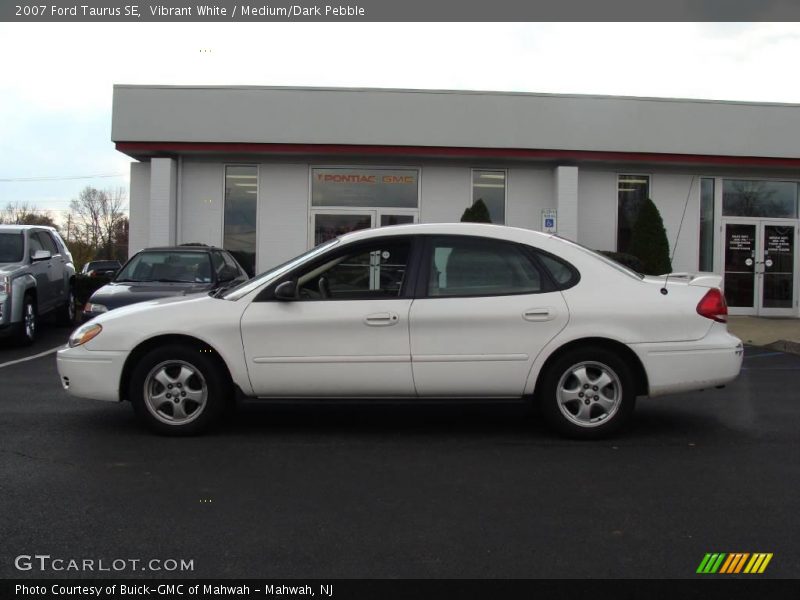 Vibrant White / Medium/Dark Pebble 2007 Ford Taurus SE