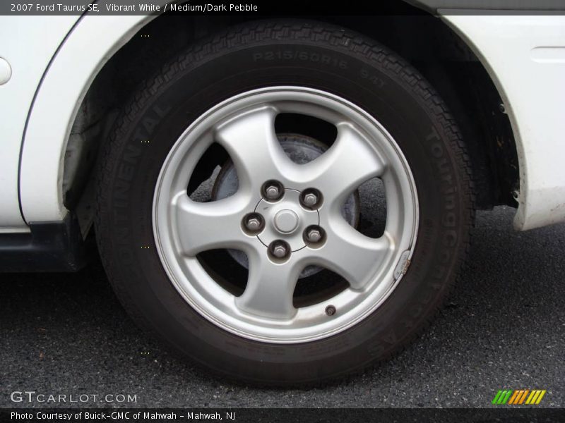 Vibrant White / Medium/Dark Pebble 2007 Ford Taurus SE