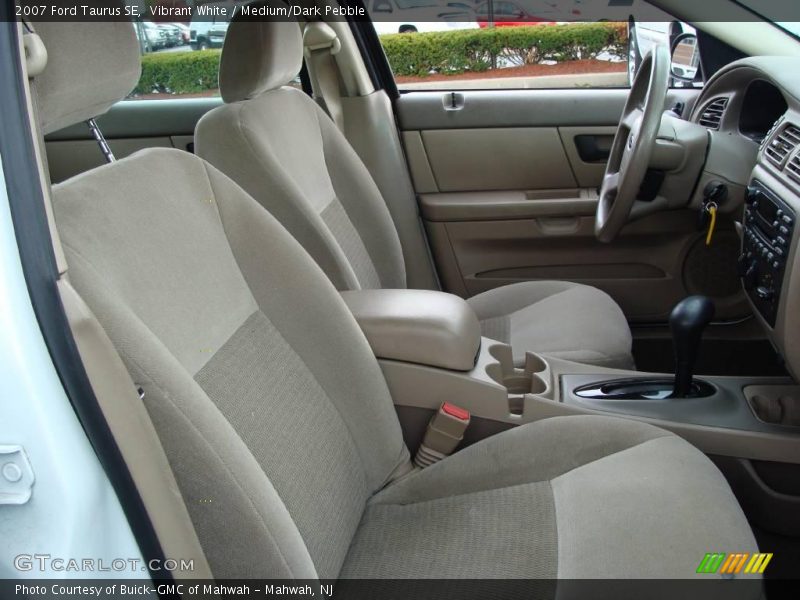 Vibrant White / Medium/Dark Pebble 2007 Ford Taurus SE