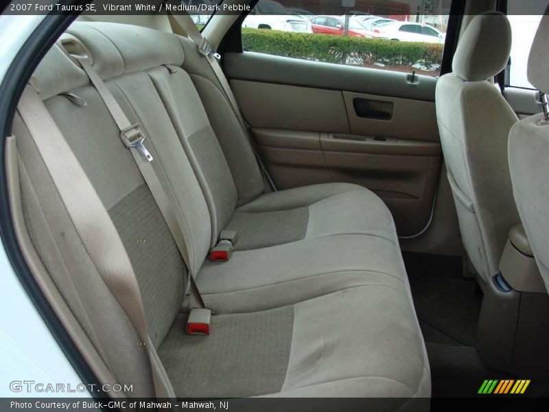 Vibrant White / Medium/Dark Pebble 2007 Ford Taurus SE