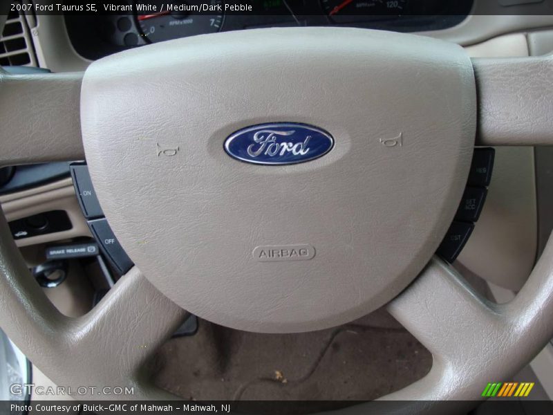Vibrant White / Medium/Dark Pebble 2007 Ford Taurus SE