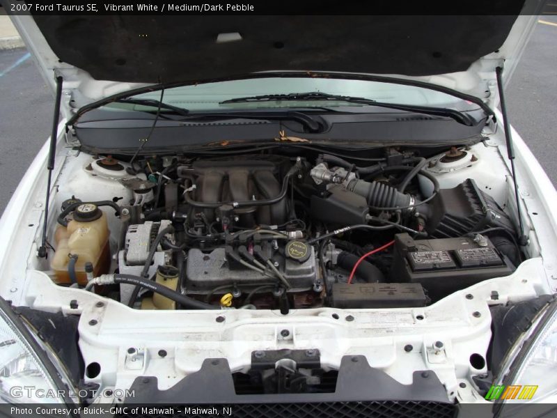 Vibrant White / Medium/Dark Pebble 2007 Ford Taurus SE