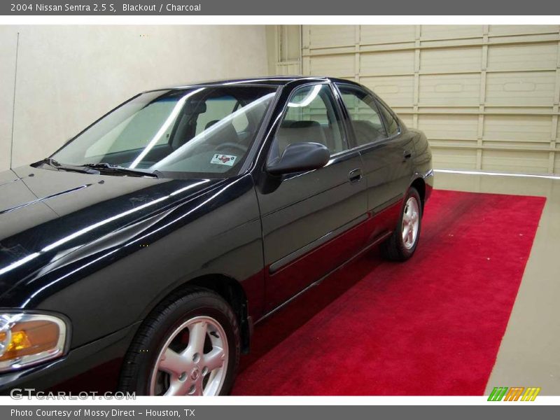 Blackout / Charcoal 2004 Nissan Sentra 2.5 S