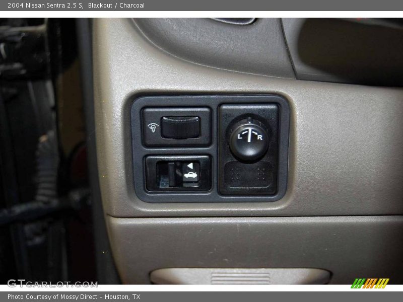 Blackout / Charcoal 2004 Nissan Sentra 2.5 S
