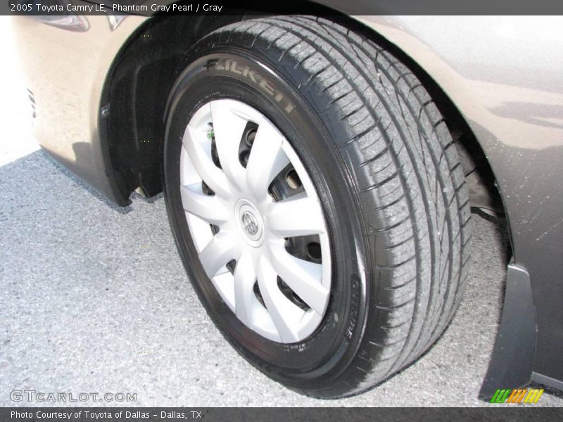Phantom Gray Pearl / Gray 2005 Toyota Camry LE