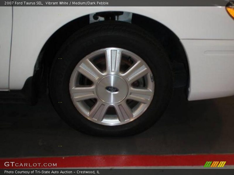 Vibrant White / Medium/Dark Pebble 2007 Ford Taurus SEL