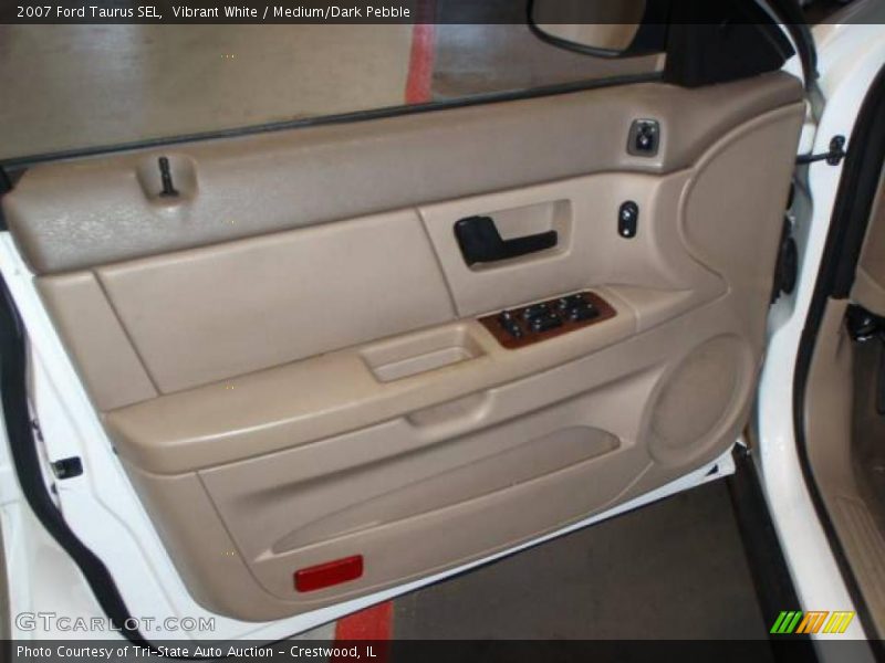 Vibrant White / Medium/Dark Pebble 2007 Ford Taurus SEL