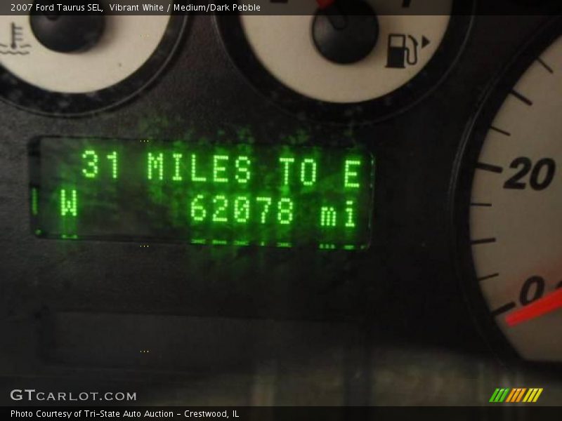 Vibrant White / Medium/Dark Pebble 2007 Ford Taurus SEL