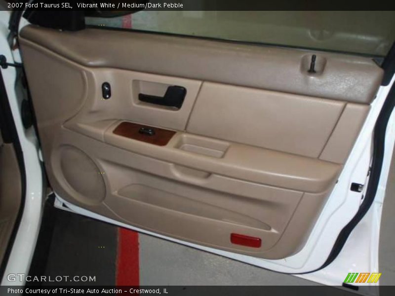 Vibrant White / Medium/Dark Pebble 2007 Ford Taurus SEL