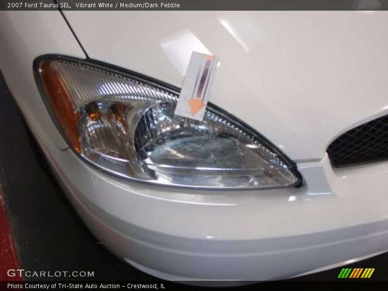 Vibrant White / Medium/Dark Pebble 2007 Ford Taurus SEL