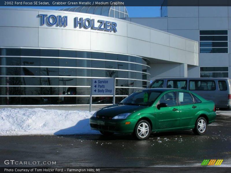 Grabber Green Metallic / Medium Graphite 2002 Ford Focus SE Sedan