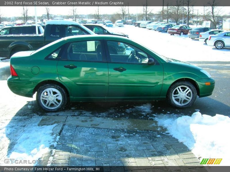 Grabber Green Metallic / Medium Graphite 2002 Ford Focus SE Sedan
