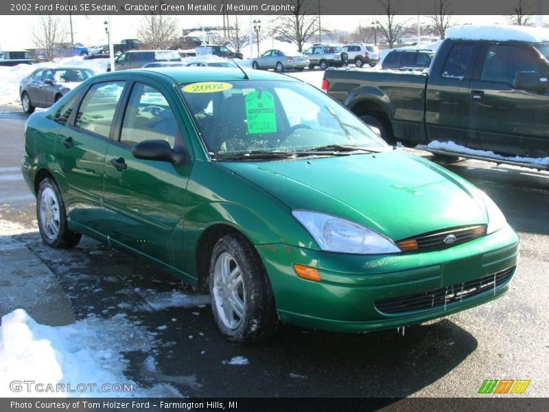 Grabber Green Metallic / Medium Graphite 2002 Ford Focus SE Sedan
