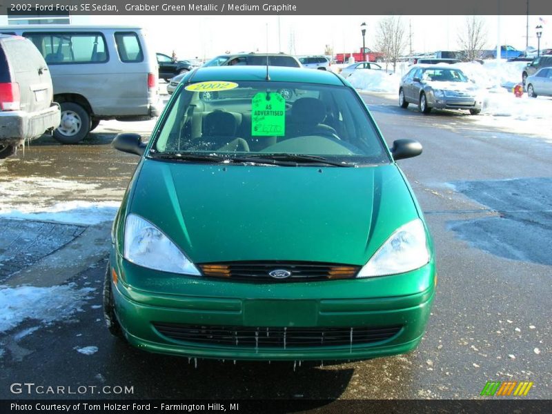 Grabber Green Metallic / Medium Graphite 2002 Ford Focus SE Sedan