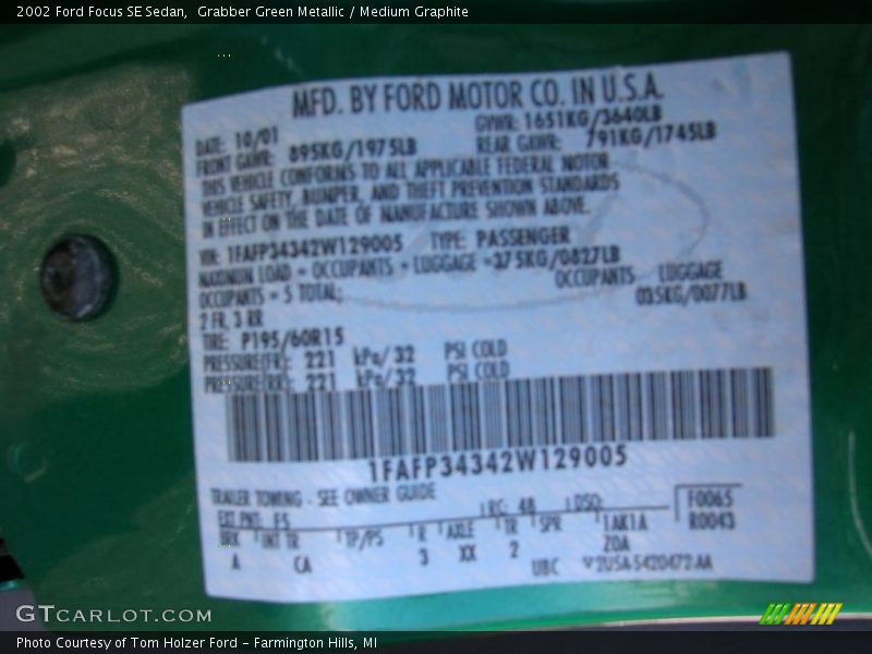 Grabber Green Metallic / Medium Graphite 2002 Ford Focus SE Sedan