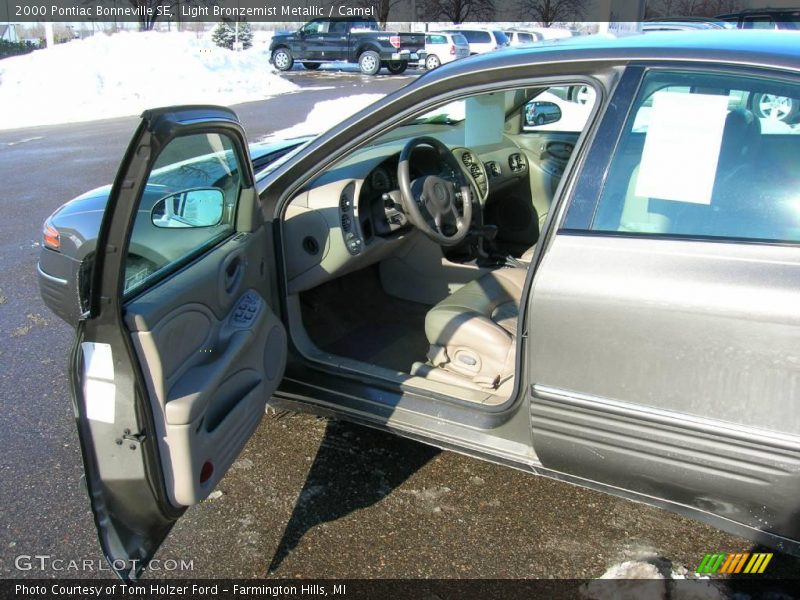 Light Bronzemist Metallic / Camel 2000 Pontiac Bonneville SE