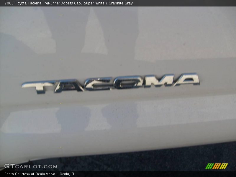 Super White / Graphite Gray 2005 Toyota Tacoma PreRunner Access Cab