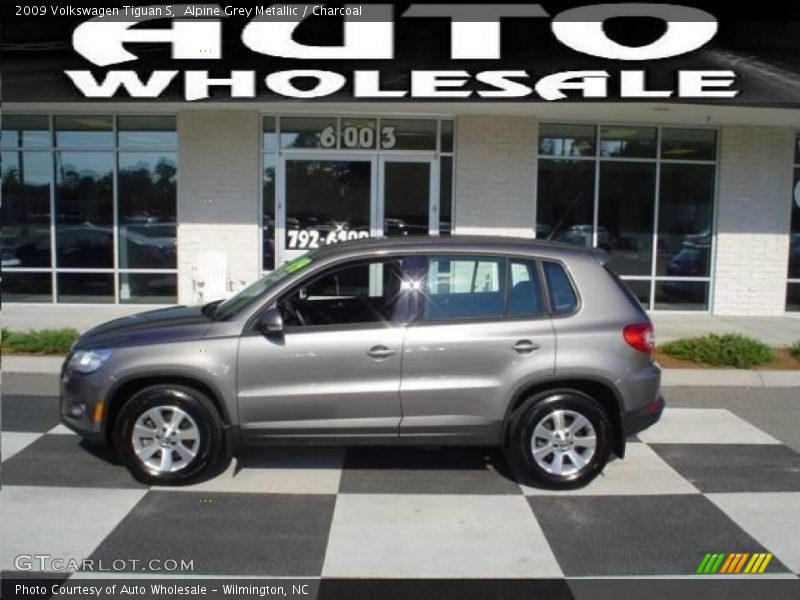 Alpine Grey Metallic / Charcoal 2009 Volkswagen Tiguan S