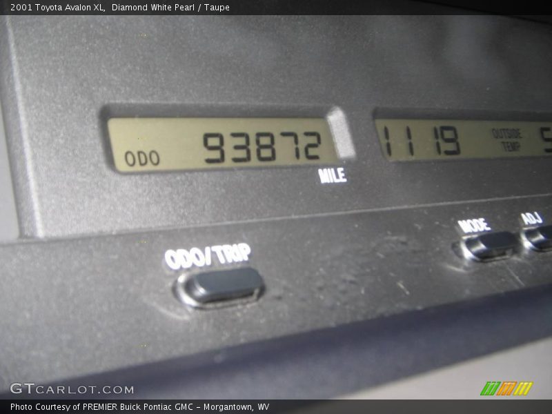 Diamond White Pearl / Taupe 2001 Toyota Avalon XL