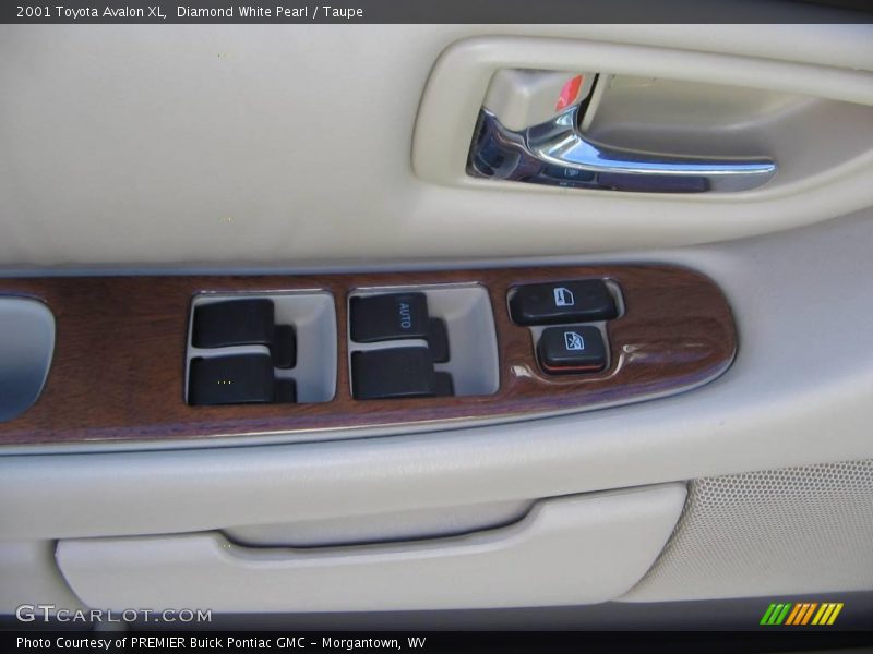 Diamond White Pearl / Taupe 2001 Toyota Avalon XL