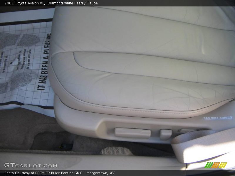 Diamond White Pearl / Taupe 2001 Toyota Avalon XL
