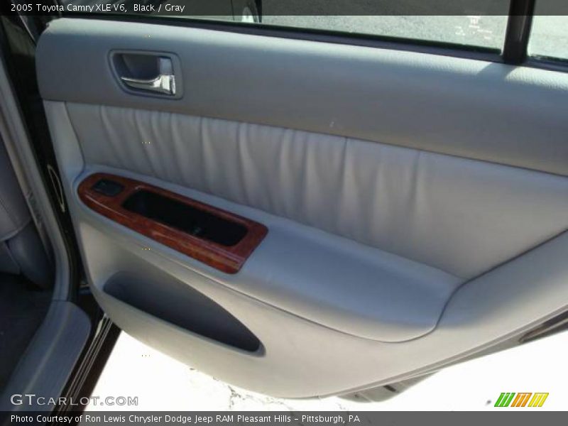 Black / Gray 2005 Toyota Camry XLE V6