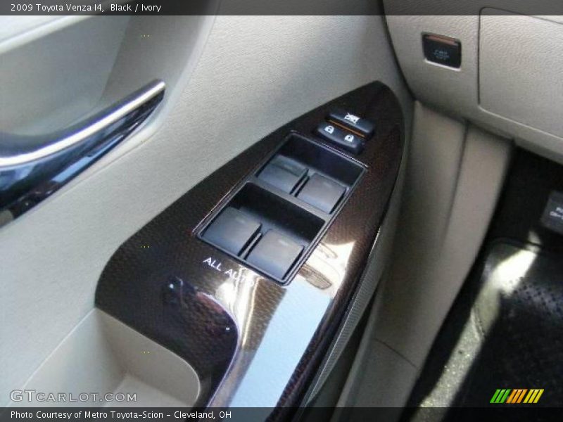 Black / Ivory 2009 Toyota Venza I4