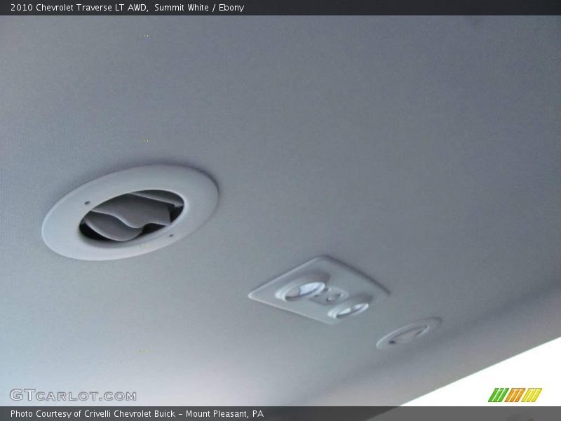 Summit White / Ebony 2010 Chevrolet Traverse LT AWD