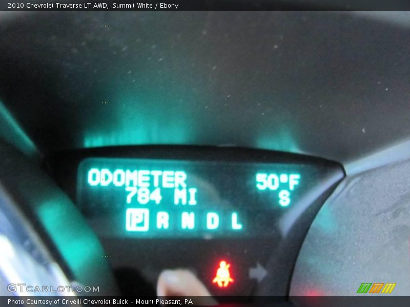 Summit White / Ebony 2010 Chevrolet Traverse LT AWD